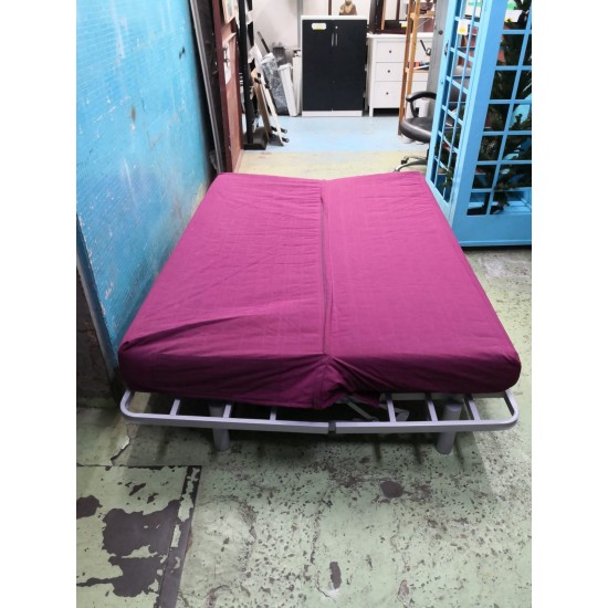 Fabric sofa bed (70% new)