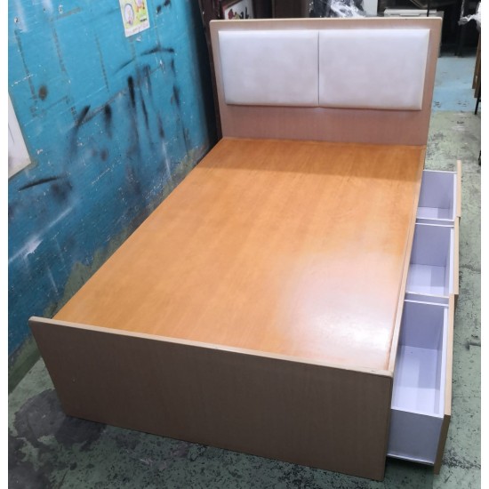 Four-foot hydraulic drawer cabinet bed (65% new)////SOLD