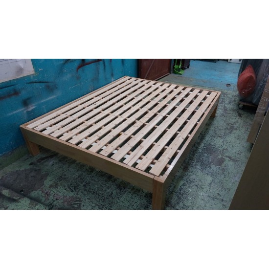 Solid wood five-foot bed frame (75% new)