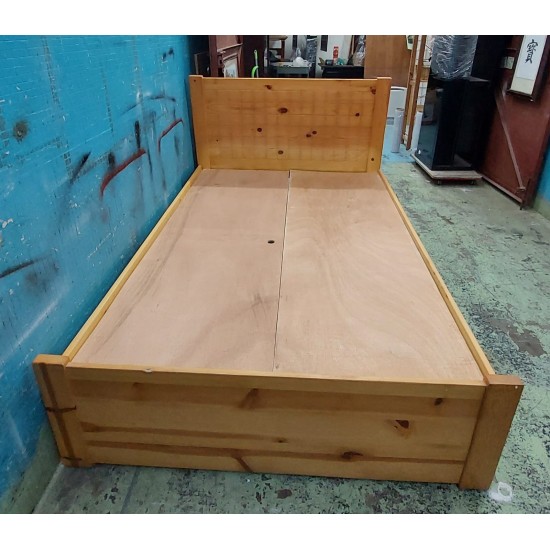 松木四尺床(70%新) SOLD/已售