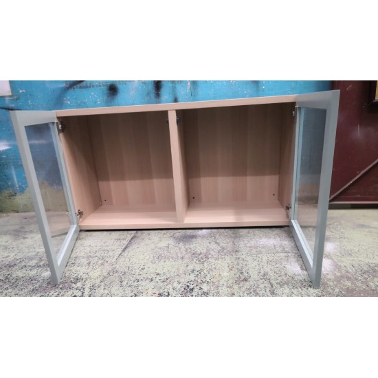 Beautiful four-foot glass cabinet (80% new)