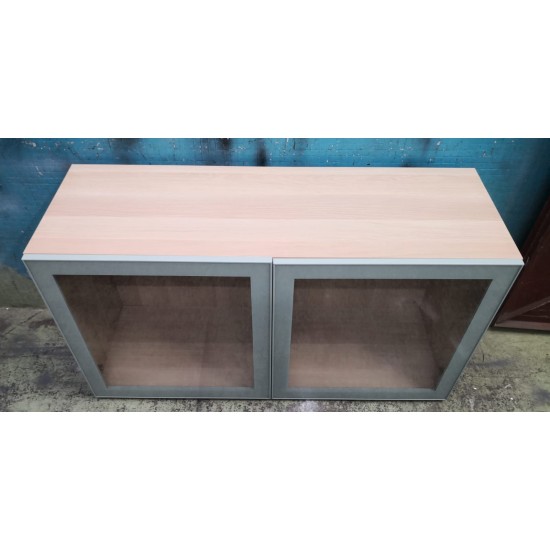 Beautiful four-foot glass cabinet (80% new)