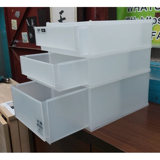 Plastic lockers (70% new)////SOLD