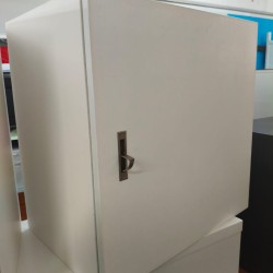 兩尺儲物櫃(75%新)