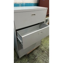 三呎辦公室鐵櫃(70%新)