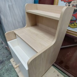特色床頭櫃(75%新) 