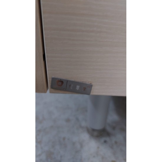 紅蘋果玻璃茶几 (75%新)/////售出