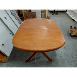 馬來西亞制實木餐枱 (65%新)﻿