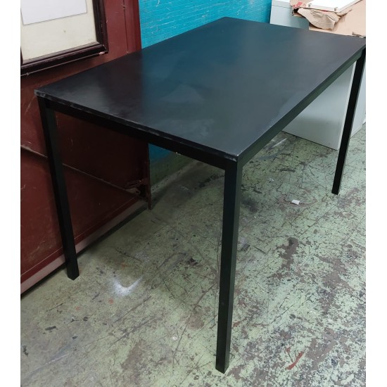 實用餐枱 (70%新)  己售 sold