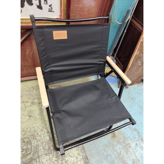 Solid wood folding chair (75% new)