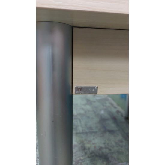 紅蘋果四呎餐枱 (70%新) SOLD/已售
