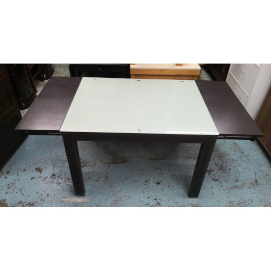 紅蘋果開合餐枱(75%新) 己售 SOLD