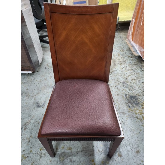 實木皮餐椅兩張 (70%新)