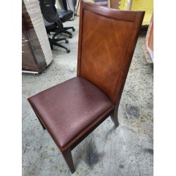 實木皮餐椅兩張 (70%新)