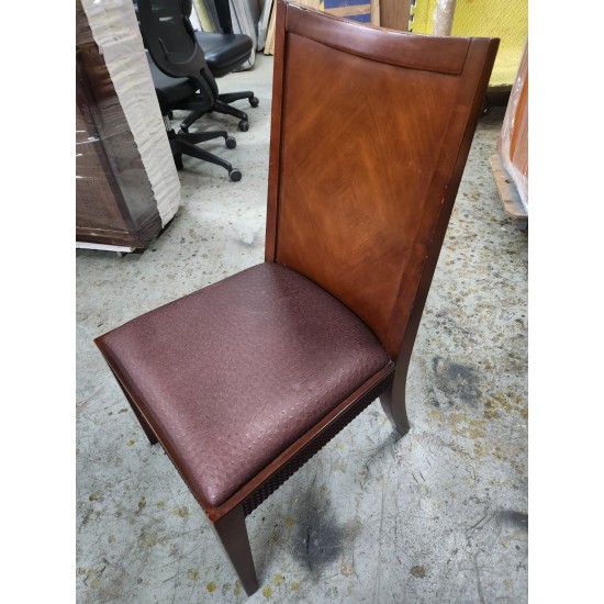 實木皮餐椅兩張 (70%新)