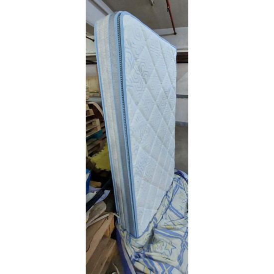 Beautiful three-foot mattress (75% new)/////SOLD