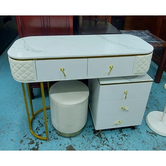 靚仔梳妝台連椅 (70%) 己售 SOLD