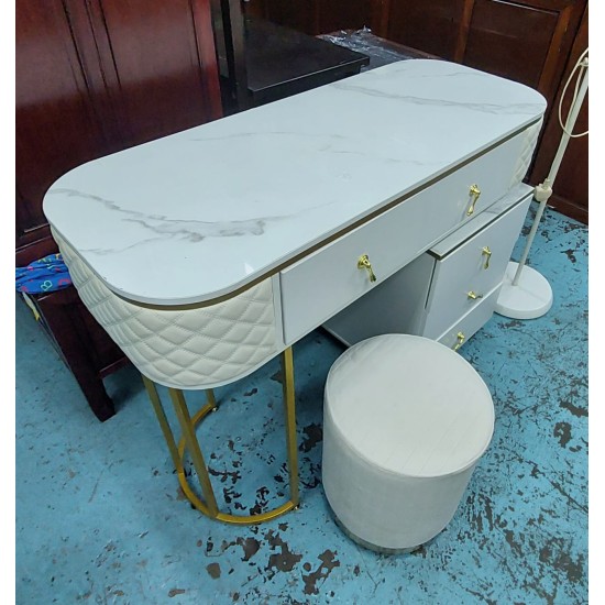 靚仔梳妝台連椅 (70%) 己售 SOLD