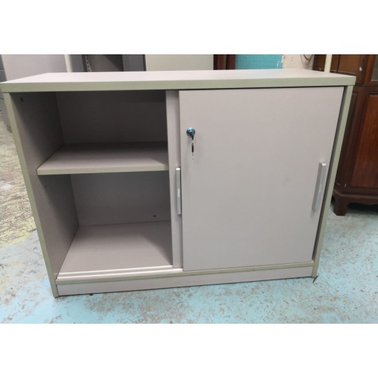趟門文件櫃/儲物櫃有匙 (70%新) 己售 SOLD