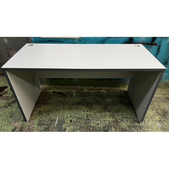 實用辦公室枱(75%新) SOLD/已售