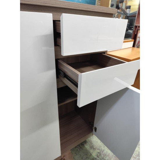 4-foot shoe cabinet (80% new)
