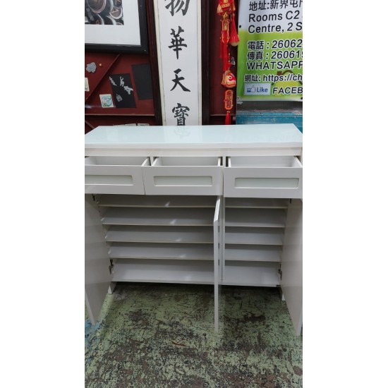 焗漆四呎鞋櫃 (70%新)///////售出