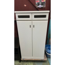 兩呎鞋櫃 (60%新)