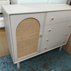 新淨四尺廳櫃(75%新)