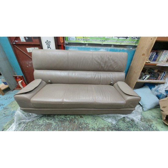 Practical sofa bed (65% new)