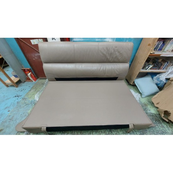 Practical sofa bed (65% new)