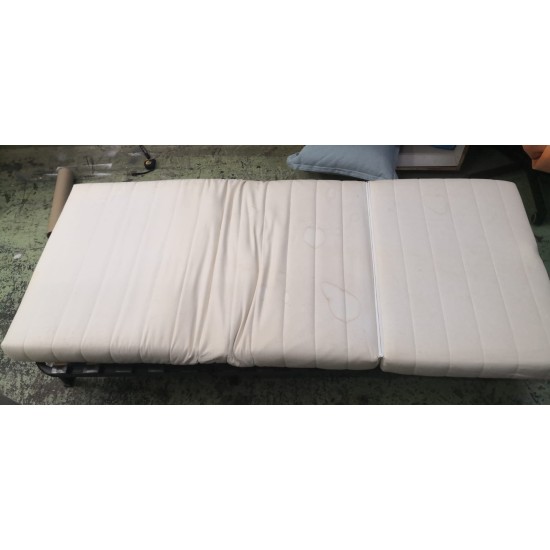 實用梳化床 有漬(55%新)  己售 SOLD 
