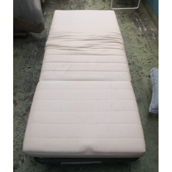 實用梳化床 有漬(55%新)  己售 SOLD 