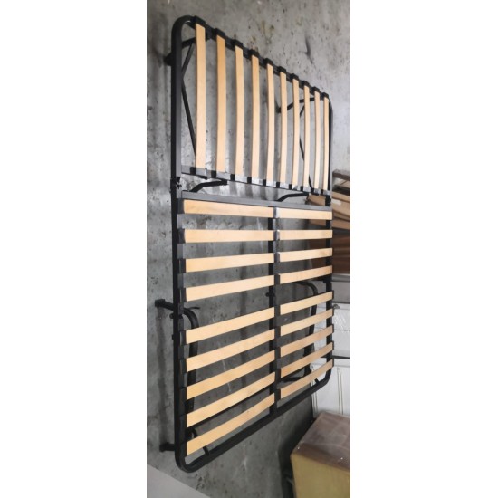 4.5 feet sofa bed frame (75% new)