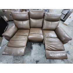 電鉸皮梳化(兩個座位有少少拱起)(60%新)