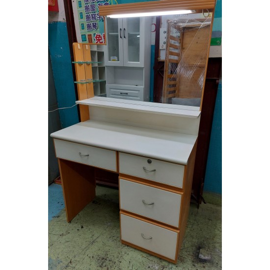 Dressing Table (75% NEW)