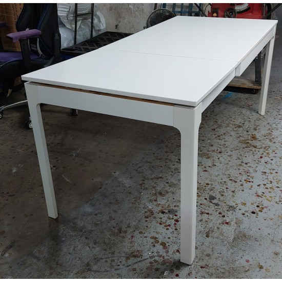 white solid wood dining table (75% new)