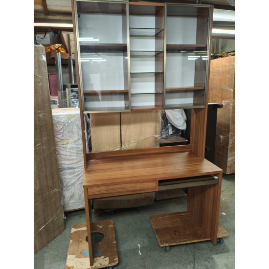 紅蘋果電腦枱(75%新)SOLD/已售