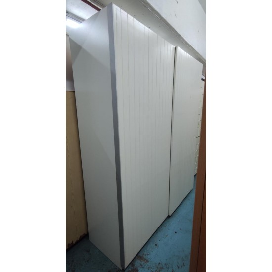  6.5-foot sliding door wardrobe (70% new)