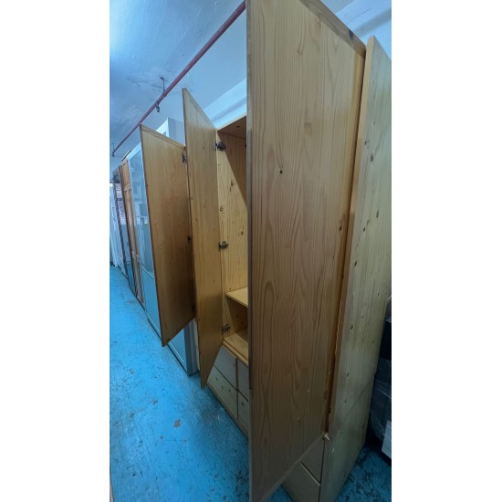 Pine four and a half foot wardrobe (70% new)