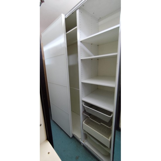 5-foot sliding door wardrobe (70% new)