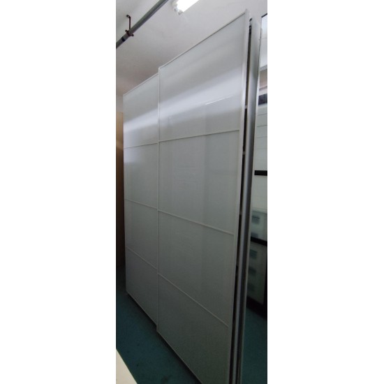 5-foot sliding door wardrobe (70% new)
