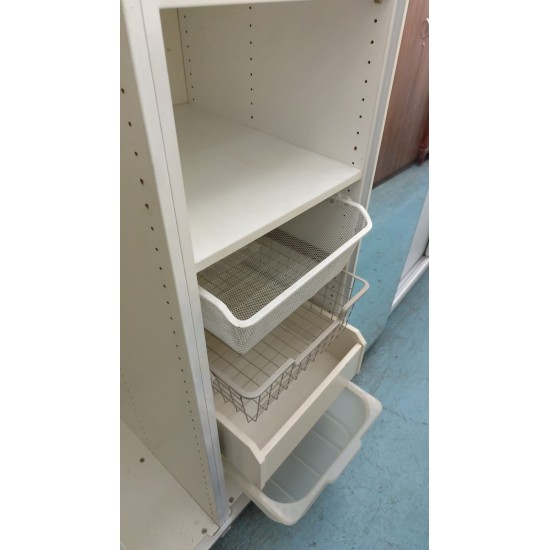 5-foot sliding door wardrobe (70% new)