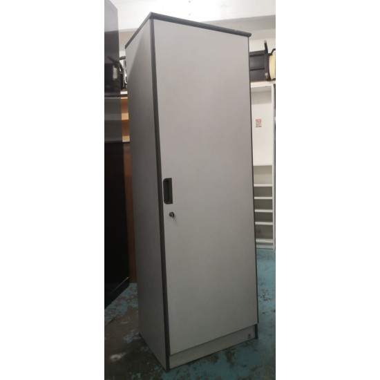 2-foot narrow wardrobe with key (75% new)