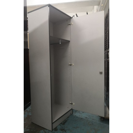 2-foot narrow wardrobe with key (75% new)