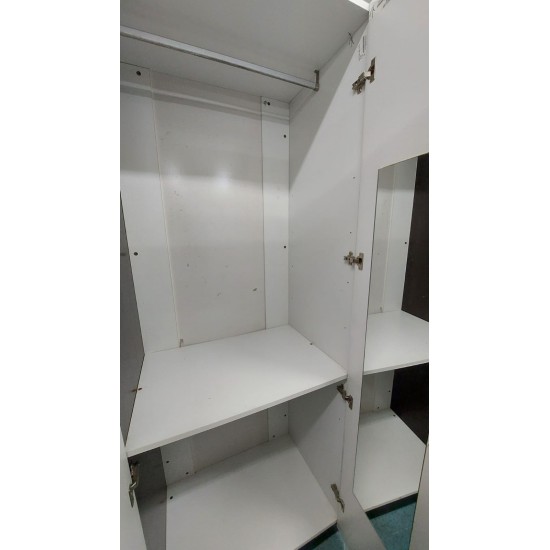 Red Apple 4-foot Wardrobe (70% new)