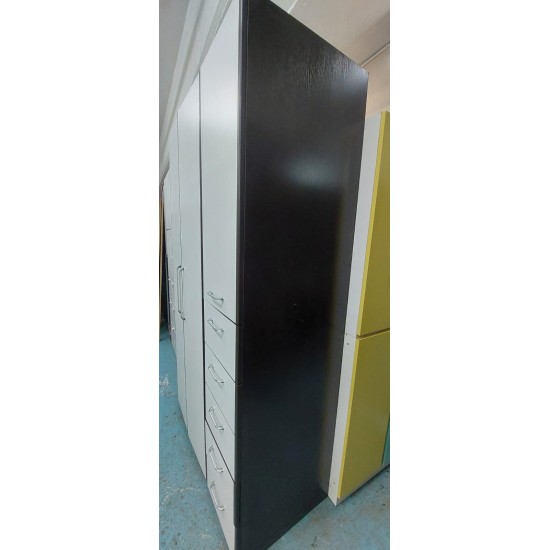 Red Apple 4-foot Wardrobe (70% new)