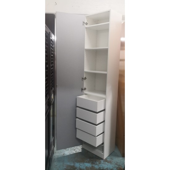 Mirrored storage cabinet (70% new)
