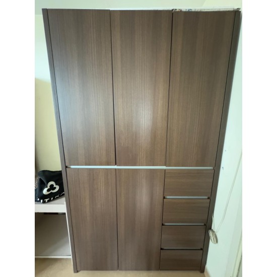 實用四尺衣櫃(75%新 )己售SOLD