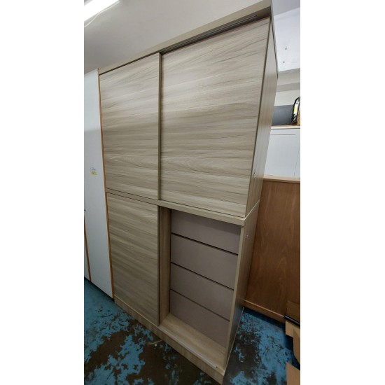 4-foot sliding door wardrobe (75% new)