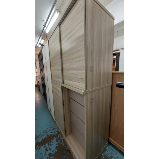 4-foot sliding door wardrobe (75% new)